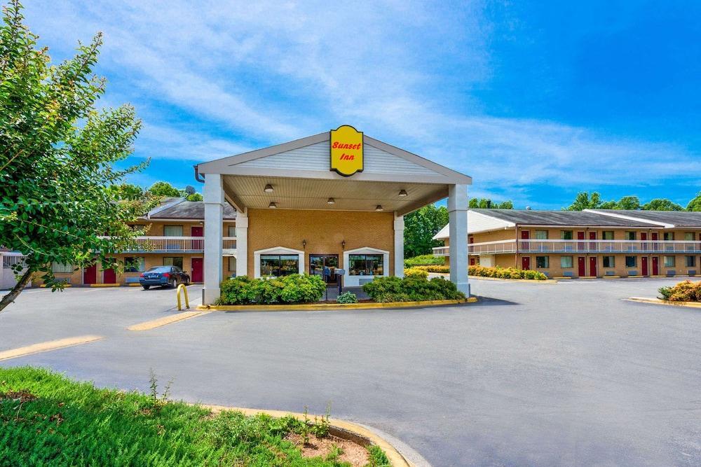 Sunset Inn Northlake Charlotte Dış mekan fotoğraf