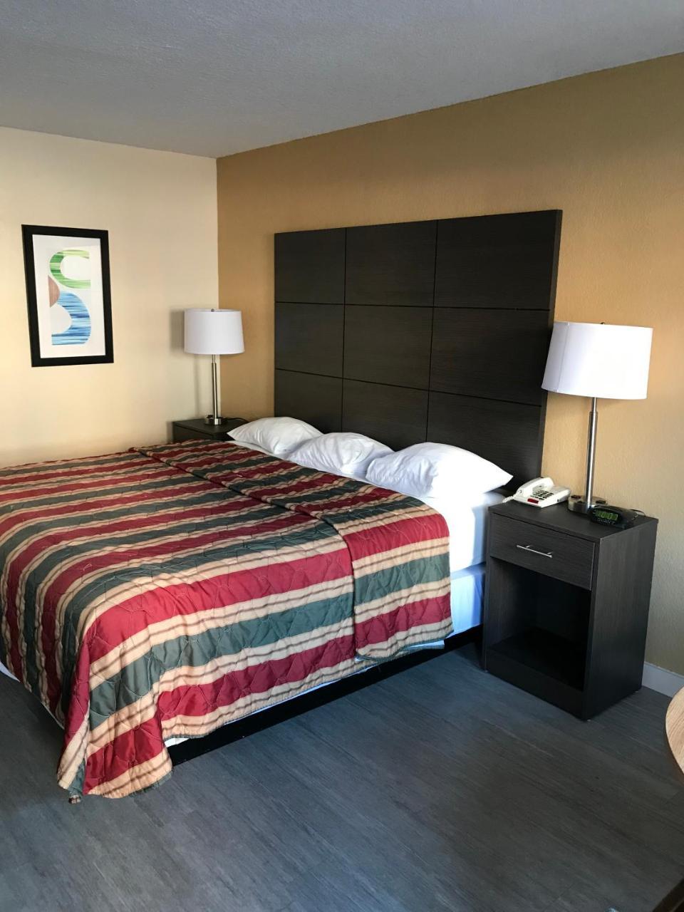 Sunset Inn Northlake Charlotte Dış mekan fotoğraf